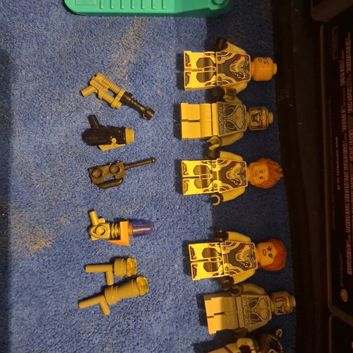 Avengers Ultimate Quinjet lego with 6 characters and 5 weapons new