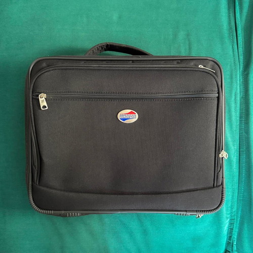 American Tourister Laptop Bag 15" shoulder briefcase black like new