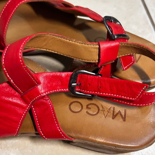 Women's red sandals with brown sole like new, size 41
