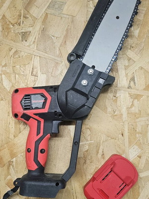 Mensela Battery Chainsaw like new with 20cm blade