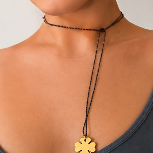 Good luck necklace like new, gold and silver