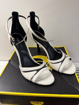 Buffalo heels new, size 39