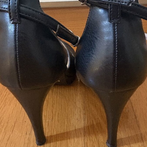 Black sandals size 38 new with 8cm heel and side strap