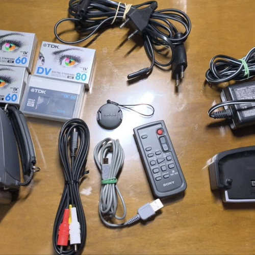 Sony Handycam video camera new with Carl Zeiss lens and 20x optical zoom