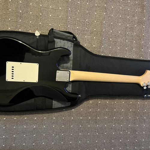 Gilmour Squier Strat electric guitar like new with Fender case