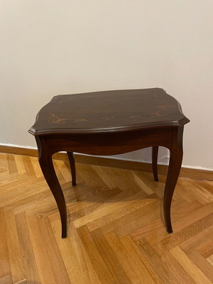 Wooden Neoclassical Coffee Table like new, 52 x 38 x 50 cm