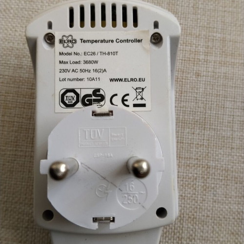 Socket thermostats like new, set of 2