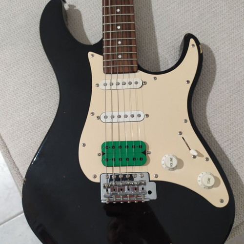 Yamaha EG012 electric guitar, alder body, rosewood fretboard