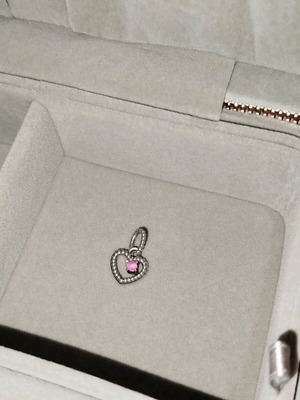 Pandora symbol like new