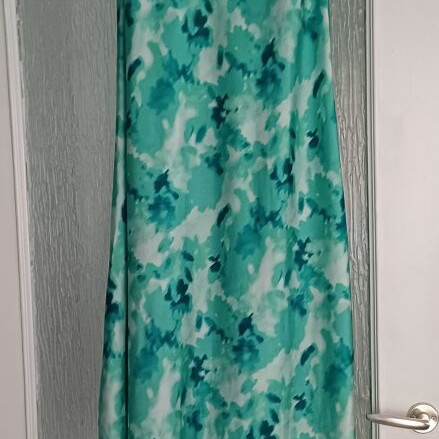 Mix & Match satin maxi skirt green, like new