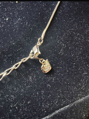 Swarovski pendant necklace like new