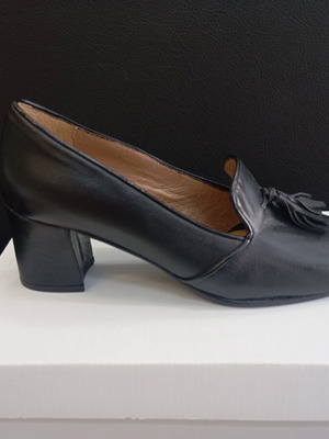Milaneza black leather pumps with 5.5 cm block heel