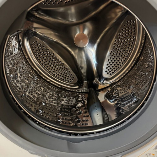 LG washing machine 7 kg with direct drive and steam functions