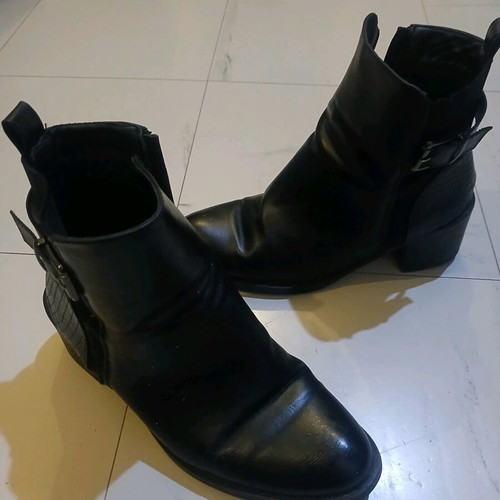 Booties like new, size 40, black