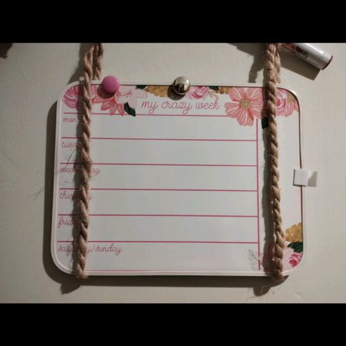 Daily calendar like new with magnets