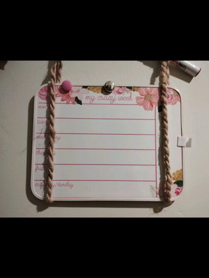 Daily calendar like new with magnets
