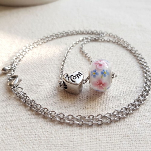 Mom Pendant Necklace with Murano Glass Bead like new