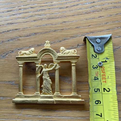 Wedgwood pin new, matte gold
