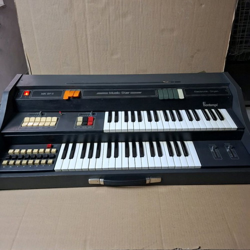 Piano non-working, like new condition