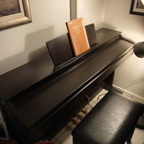 Yamaha YDP-163R Digital Piano and Rosewood Yamaha B1-R Piano Bench like new