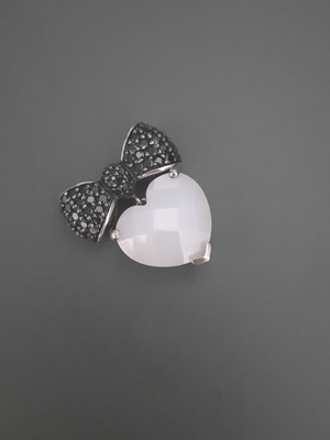 Loisir necklace like new, black and white