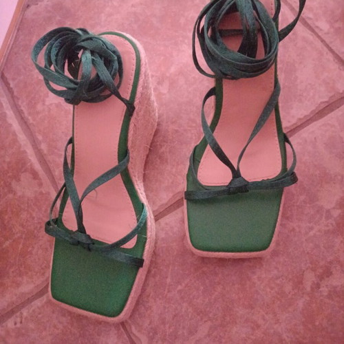Satin green platforms size 38 like new