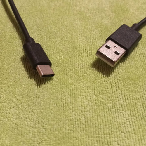 USB to Type-C Charging and Data Cable like new, 55cm