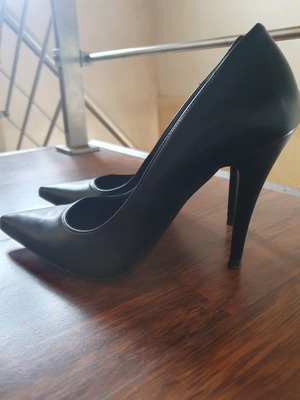 Classic pointed black pumps size 38 like new, heel 11 cm