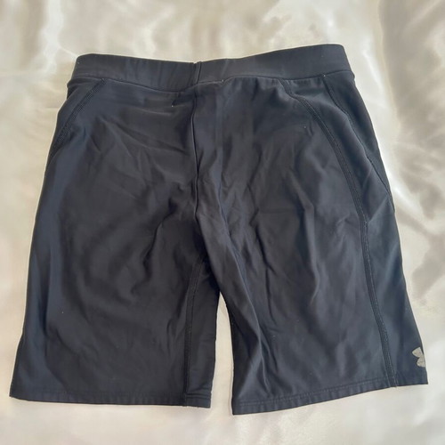 Σορτσάκι γυναικείο αθλητικό Under Armour σαν καινούργιο, μαύρο, μέγεθος S