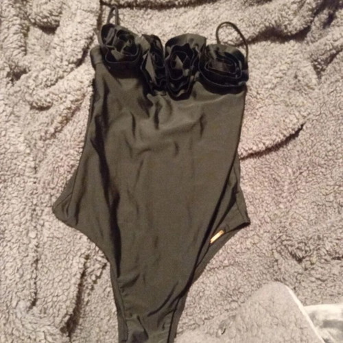 Magio swimsuit size S like new