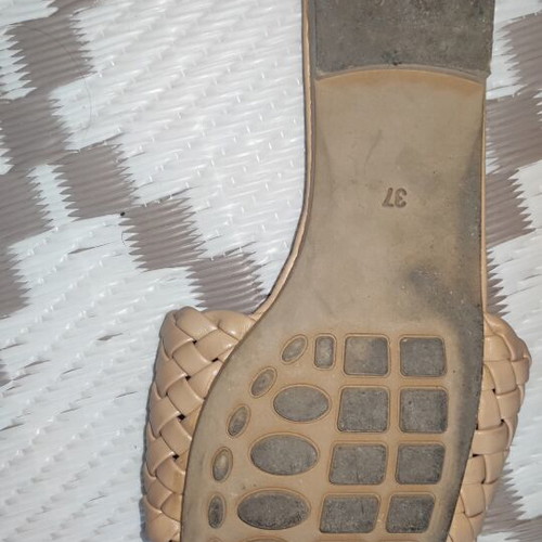 Beige woven sandals size 37