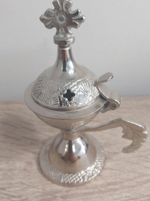 Small metal incense burner new condition