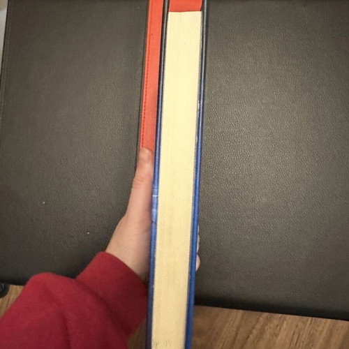 The 39 Clues The Maze of Bones hardcover like new, Greek edition