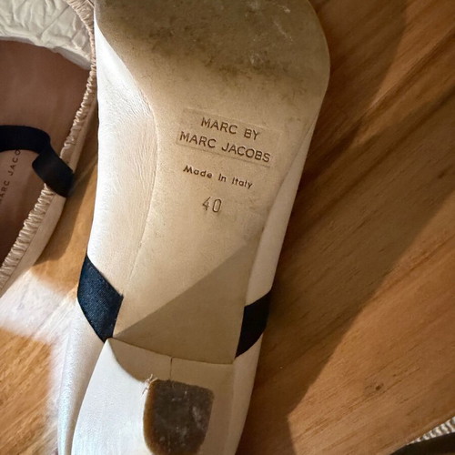 Γόβες Marc by Marc Jacobs Νο 40 σαν καινούργιο, εκρού με μαύρους φιόγκους