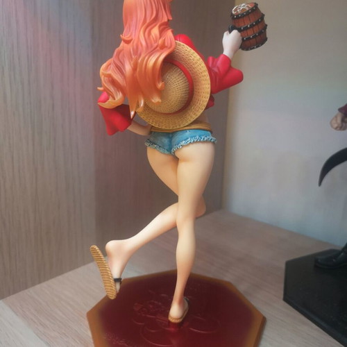 Nami Mugiwara ver 2 figure like new, limited edition 10th anniversary