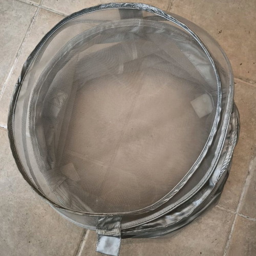 Laundry basket like new with removable lid