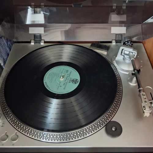 Stanton STR8-30 Direct Drive turntable