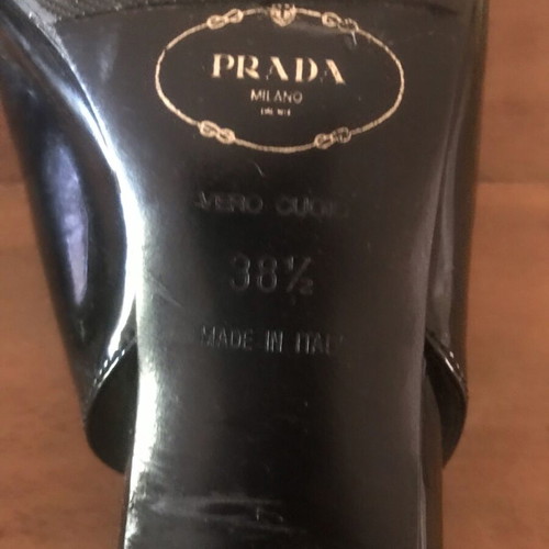 Prada pumps leather and patent 38.5 like new