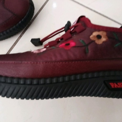 A To Z Greek ballerina shoes size 35 like new, burgundy with fur
