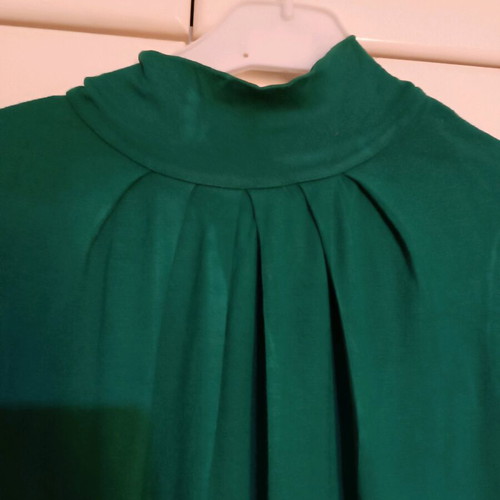 BSB green blouse like new, short sleeves with rhinestone buttons