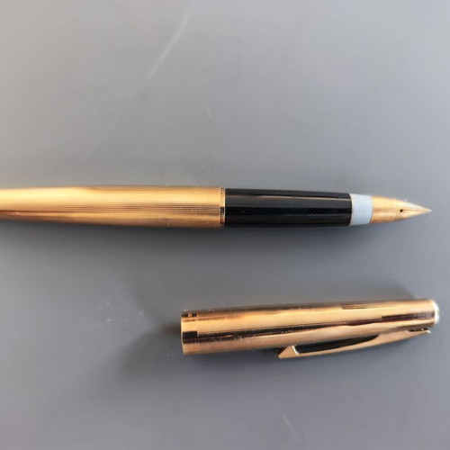 Sheaffer Stylist 777 Vintage Fountain Pen 14K Gold Nib like new with case
