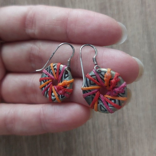 Silver earrings with multicolored waxed thread used