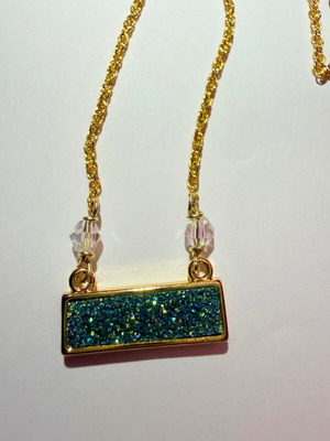 Gold-plated necklace with iridescent green stone new