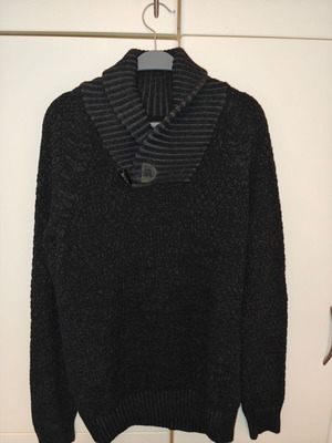 H&M Knitted Sweater Like New with Shawl Collar and Button Black-Grey Size M