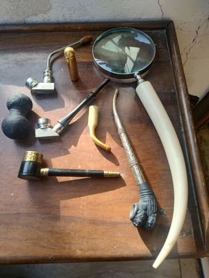 Колекция от лули и антики като нови