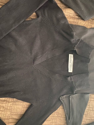 Δυο μπλούζες Bershka XS μαύρες σε άριστη κατάσταση