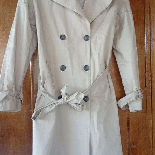 Trench coat Pink Woman medium like new with belt and pockets