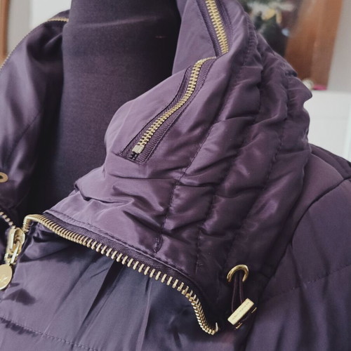 Zuiki women's short jacket size M like new, purple with gold zipper