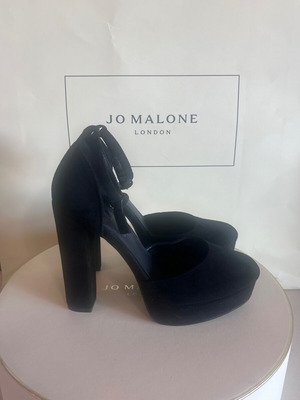 Voi&Noi black suede platform heels size 41 like new with chunky heel