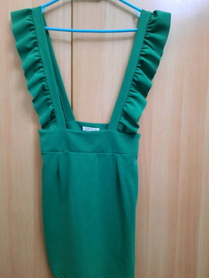 Green skirt salopette with ruffle straps size s/m like new